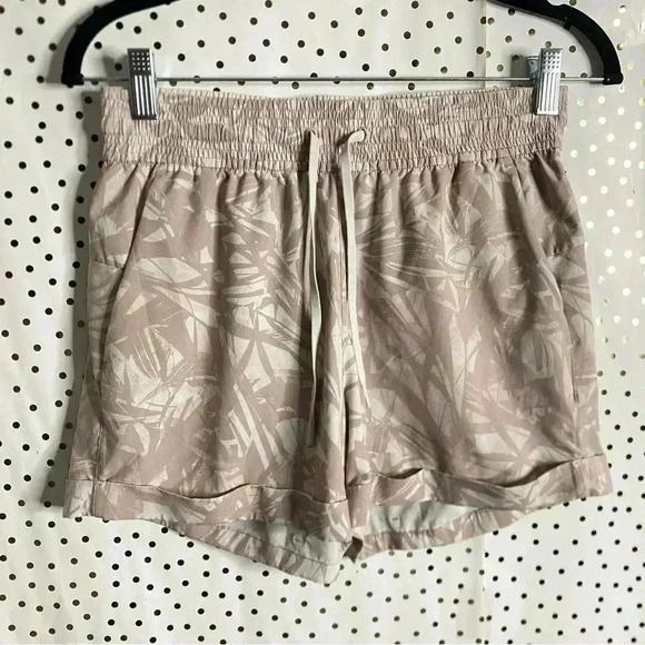 Lululemon Spring Break Away Short *4-way Stretch - Picture 3 of 10